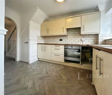 3 bedroom house to rent The Knares, Basildon, Essex, SS16 - Photo 6