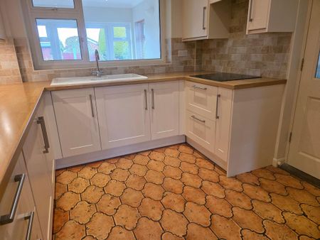 3 bedroom semi-detached house to rent - Photo 5