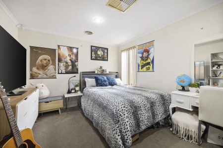 Comfortable 3-Bedroom Family Home with Excellent Entertaining Space! - Photo 3