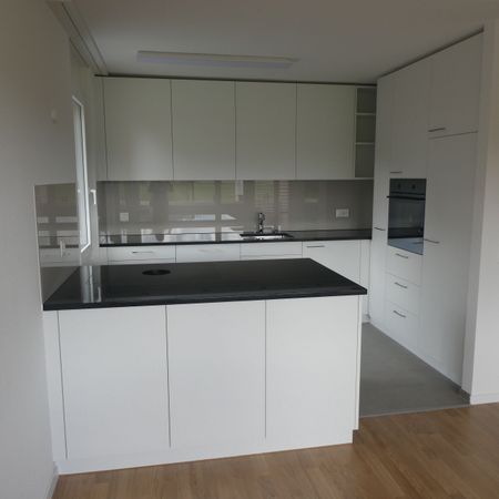 Charming 5.5-room apartment with balcony and seating area in a family-friendly location in Schüpbach - Photo 4