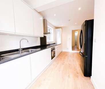 4 bedroom terraced house to rent - Photo 5