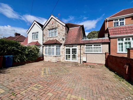 3 bedroom semi-detached house to rent - Photo 2