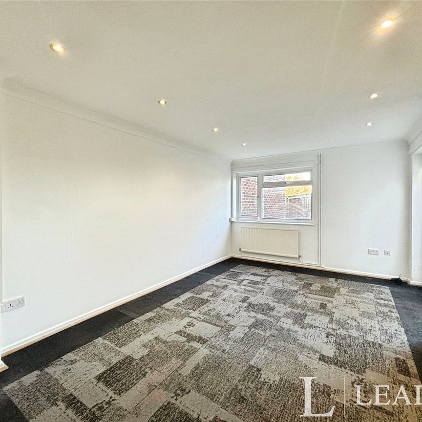 3 bedroom property to rent Long Banks, Harlow, CM18 - Photo 1