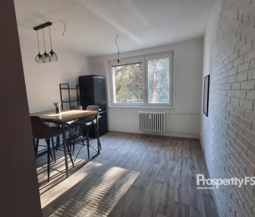Pronájem světlého bytu 2+kk s balkonem - Фото 1