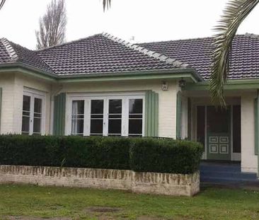 Easy walk to the CBD - Photo 3