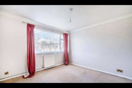 2 Bed Flat, Fulmead Road, RG30 - Photo 3
