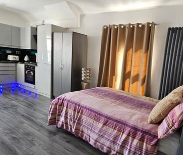 Studio to rent - Photo 2
