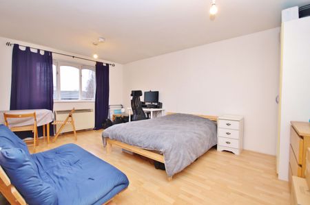 1 bed to rent in Telegraph Place, London, E14 - Photo 2