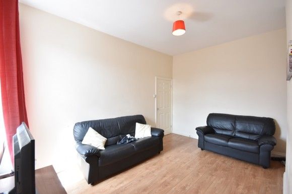 3 Bed - Trewhitt Road, Heaton - Photo 1