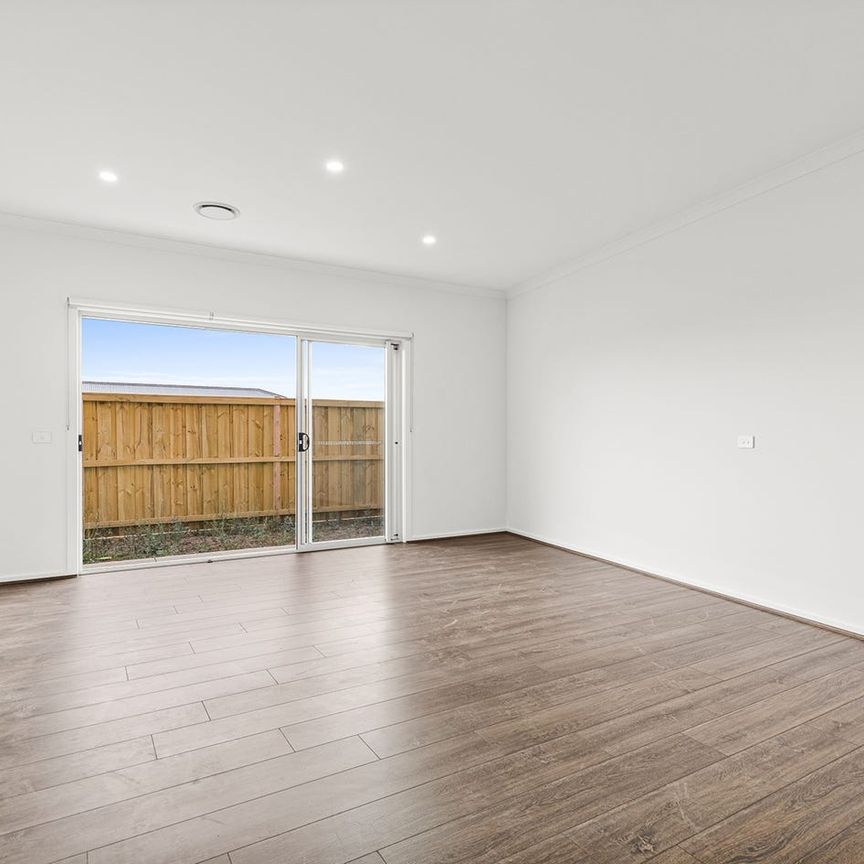 🏡 BRAND NEW FAMILY HOME | 3 BEDROOMS | 3 BATHROOMS | WYNDHAM VALE - Photo 1