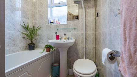 Burchett Place, Leeds - Photo 2