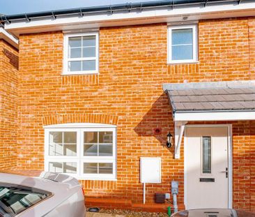 3 bedroom semi-detached house to rent - Photo 1