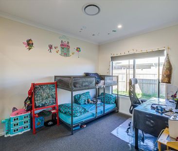 Spacious Family Home with Large Yard in Logan Reserve - Photo 6
