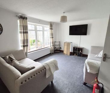 4 bedroom detached house to rent - Photo 4