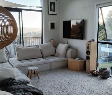 New home and studio, elevated with expansive views - Photo 3