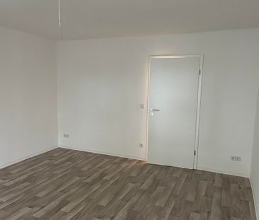 Frisch saniert! 3-Raum-Wohnung mit Balkon - Foto 1