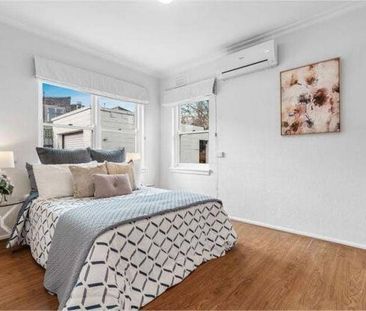 Spacious Home in the heart of Moorabbin - Photo 3