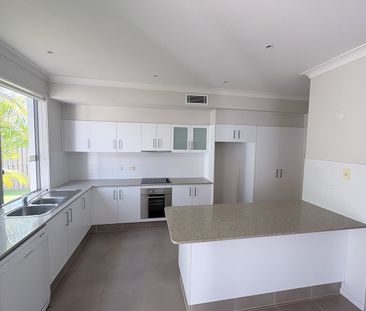 Large Family Home! - Photo 1