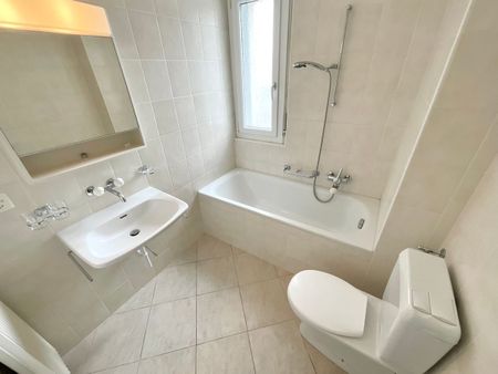 3.5 room apartment with balcony and elevator - Photo 2