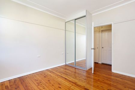 Newly painted Charming Family Home - Photo 4