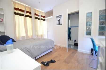 12 Bedroom Student House Properties Hyde Park Leeds - Photo 4