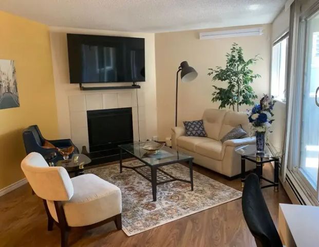 Beautifully furnished one-bedroom apartment downtown. | Edmonton - Photo 1