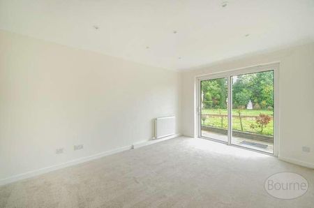 Haymeads Drive, Esher, Surrey, KT10 - Photo 3