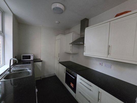 4 bedroom terraced house to rent - Photo 1
