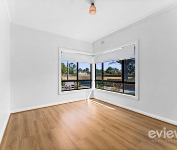 A stunning renovated family home in Werribee! - Photo 6