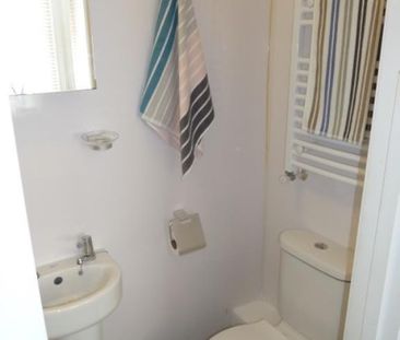 1 bedroom in a house share to rent - Photo 6