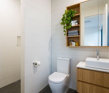 Executive Townhouse in Popular Inner City Toowong. - Photo 5