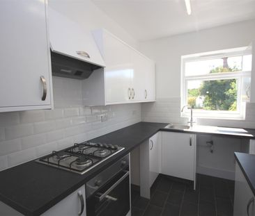 3 bedroom Semi-Detached House to let - Photo 3