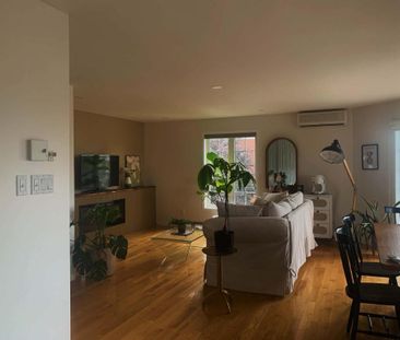 Grand condo chaleureux 4 1/2 à louer - 1er octobre 2026 1500$ - Photo 1
