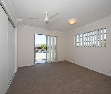 Modern & Convenient Living in the Heart of Coomera! - Photo 6