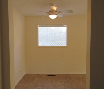 Large 3 Bedroom Home in Brevoort Park - Photo 5