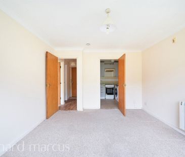 Dukes Avenue, NEW MALDEN - Photo 1