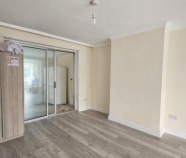 3 bedroom end of terrace house to rent - Photo 6