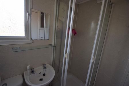 CENTRAL WATFORD WD18 0QB - Photo 3