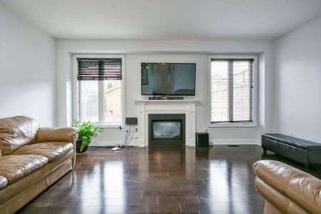 For Lease - 45 Imperial Crown Lane, Barrie, Ontario - Photo 2