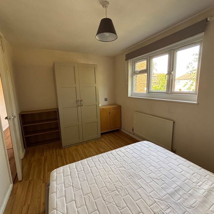 1 Bed Flat, North Road, W5 - Photo 1