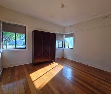 Two Bedroom Cottage in a Convenient Location - Photo 4