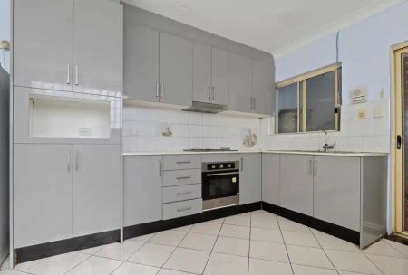Room 1 - Photo 3