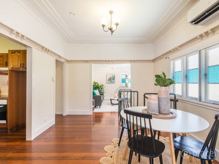 Fantastic Home in a Desirable Family Friendly Coorparoo Locale - Pets OK - Photo 5