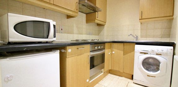 Hanworth Road, Hounslow - Photo 2