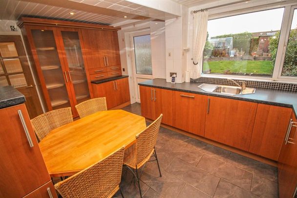 3 Bedroom House - Semi-Detached - Photo 1