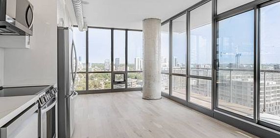 Bright, newly renovated 2b2b condo at Distillery District for rent - Photo 2