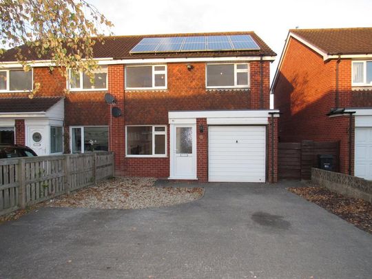 3 bedroom semi-detached house to rent - Photo 1