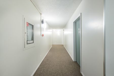 Crystal Court - Photo 3