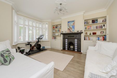 Whitchurch Gardens, Edgware HA8 - Photo 2