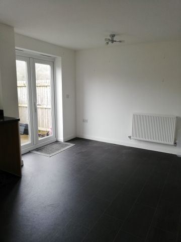 Apply Online – Welsh Housing Partnership Property – 3 Bed House, Ynys Y Wern, Port Talbot – Minimum household income £23K PA from a salary (not including benefits) - Photo 3